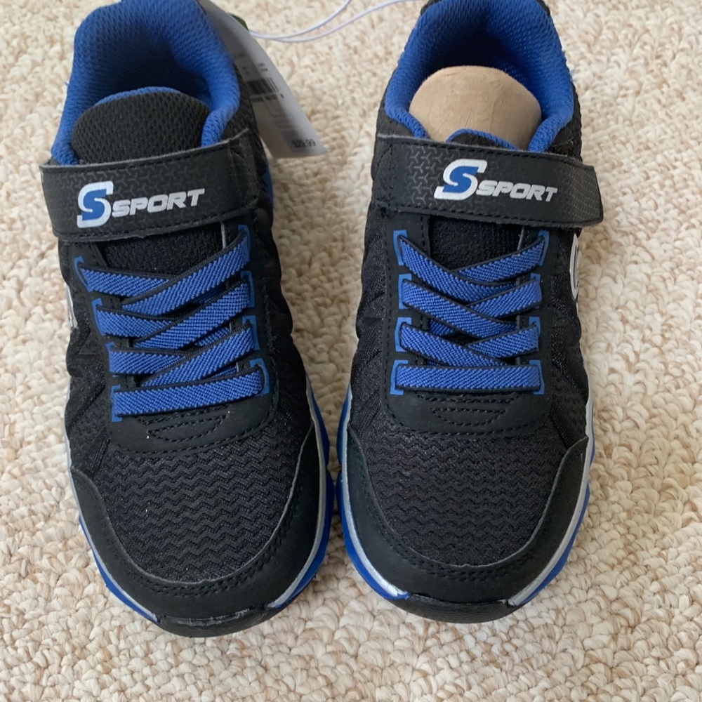 Boys sketchers size 13